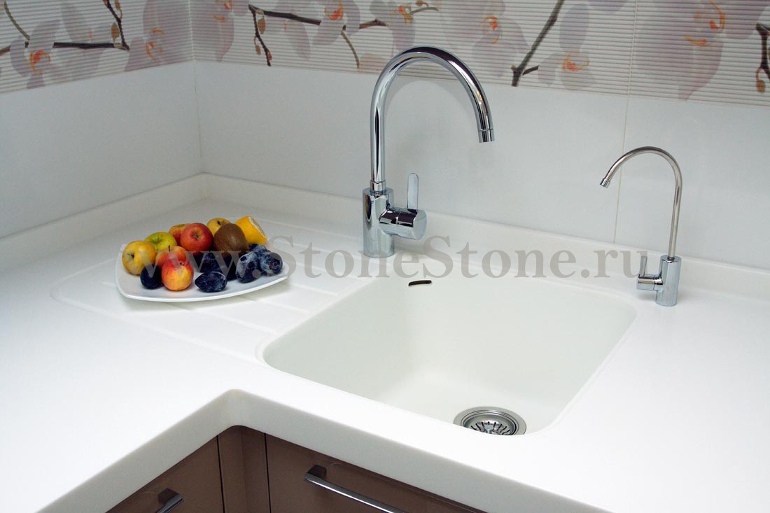 ���������� �� �������������� ����� ����� � ������ Corian Ice White ������